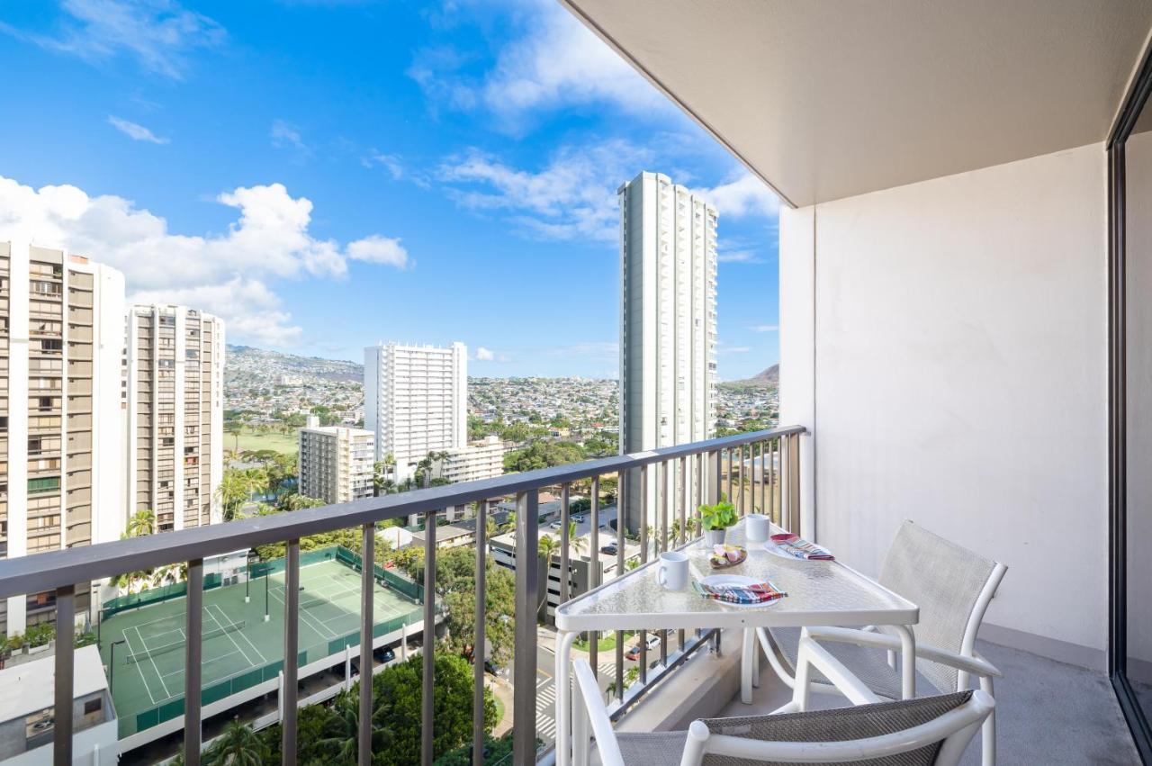 Beautiful Mountain View In Waikiki Sunset With Parking