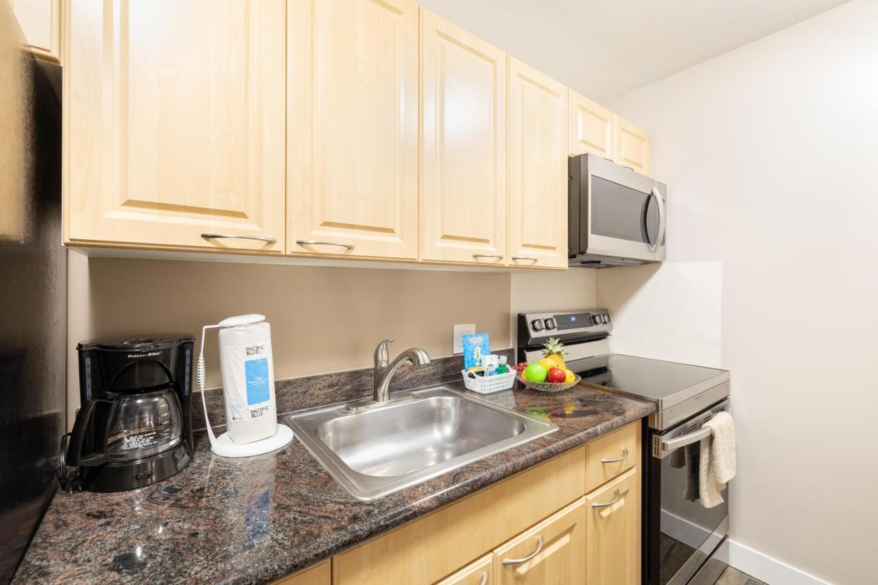 Beautiful Mountain View In Waikiki Sunset With Parking Apartment Honolulu